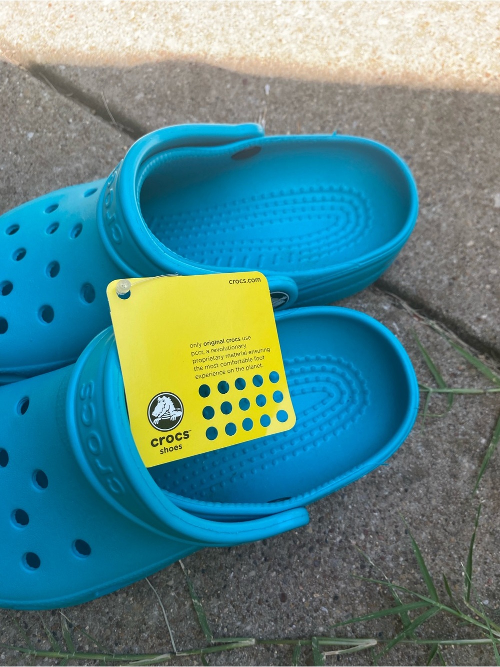 CROCS Classic Clog in Bright Teal - Picture 3 of 7